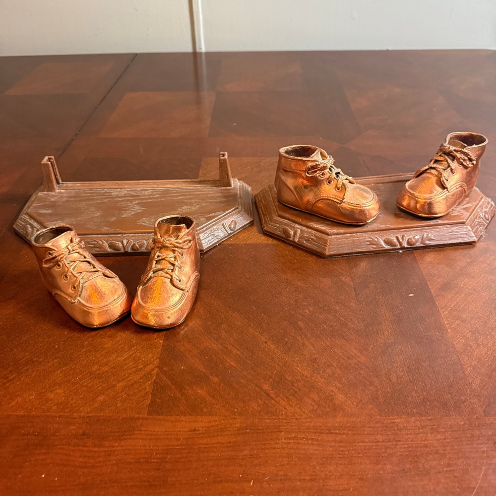 Vintage Copper Plated Baby Shoes Bookends Set Acorn Wood Grain Base 4‎ Shoes